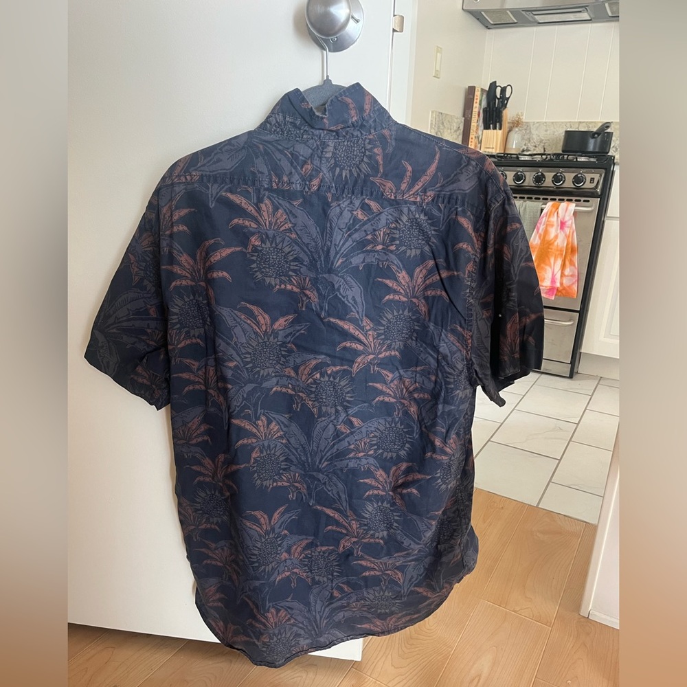 Quicksilver Xl Shortsleeve Button Up - image 3